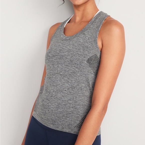 Active wear, athletic shirt, grey, old navy, size medium, lightweight, seamless - Picture 3 of 5